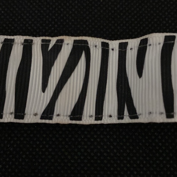 Misc set of 7 accessories- 1 Barrettes, 2 hair bands & 4 pony tail scrunchies - Picture 9 of 11